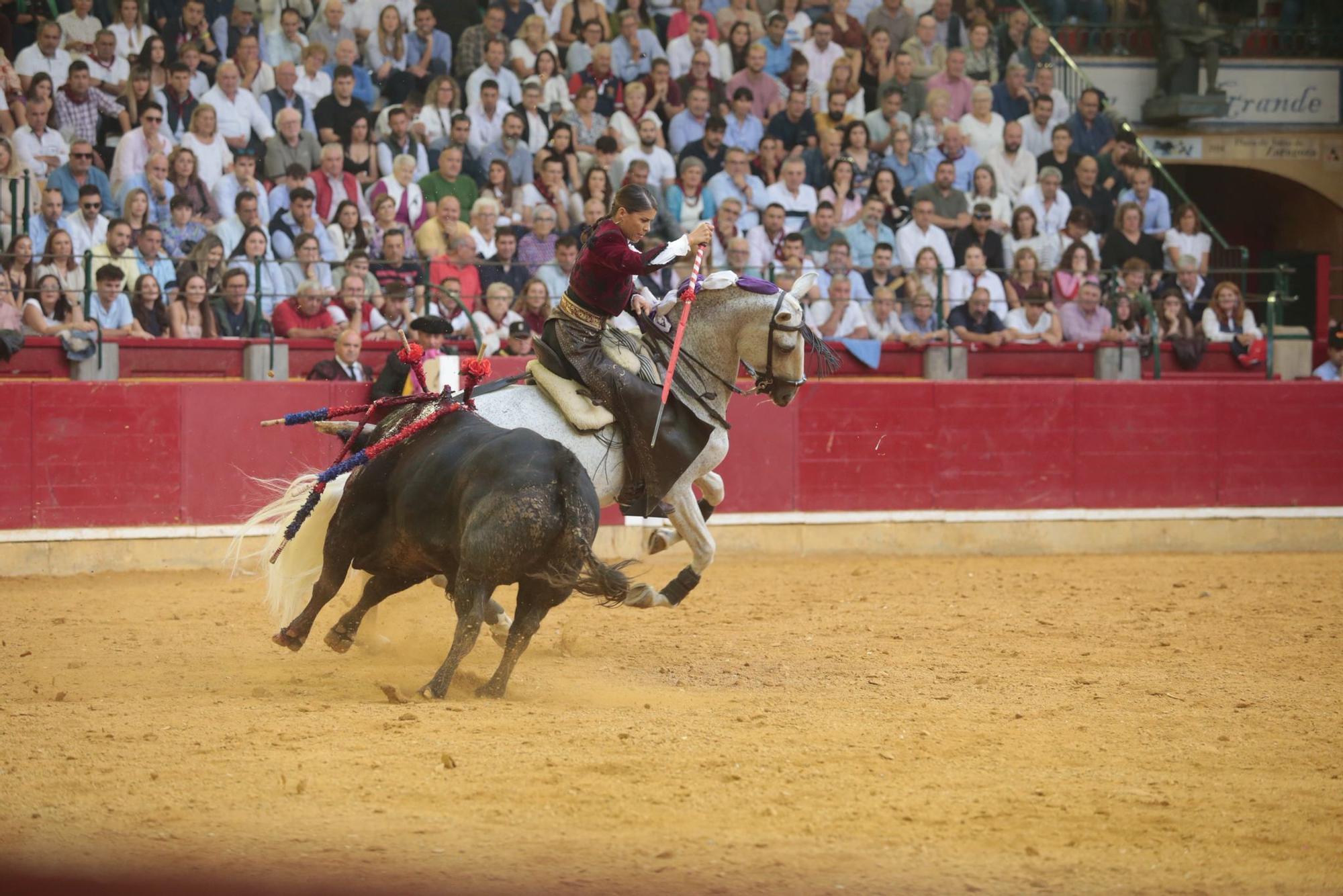 Corrida de rejones para finalizar la Feria taurina del Pilar