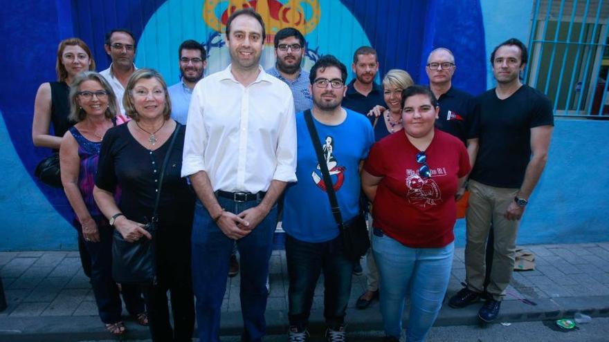 Ángel Pedro Galiano, con su equipo al frente de la Cofradía