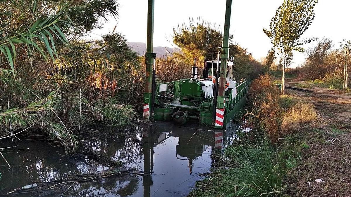 Trabajos en Xeresa para poder desaguar el marjal