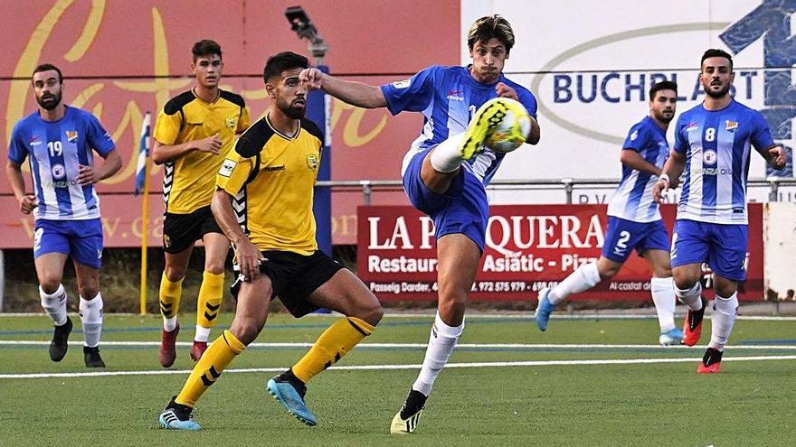 Marc Manchón (Llagostera) i Marc Bech (Figueres) en el duel del Torneig de l&#039;Estany