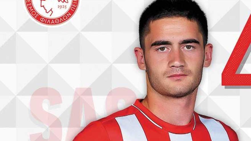 Sasa Zdjelar posa en una imagen promocional del Olympiacos.