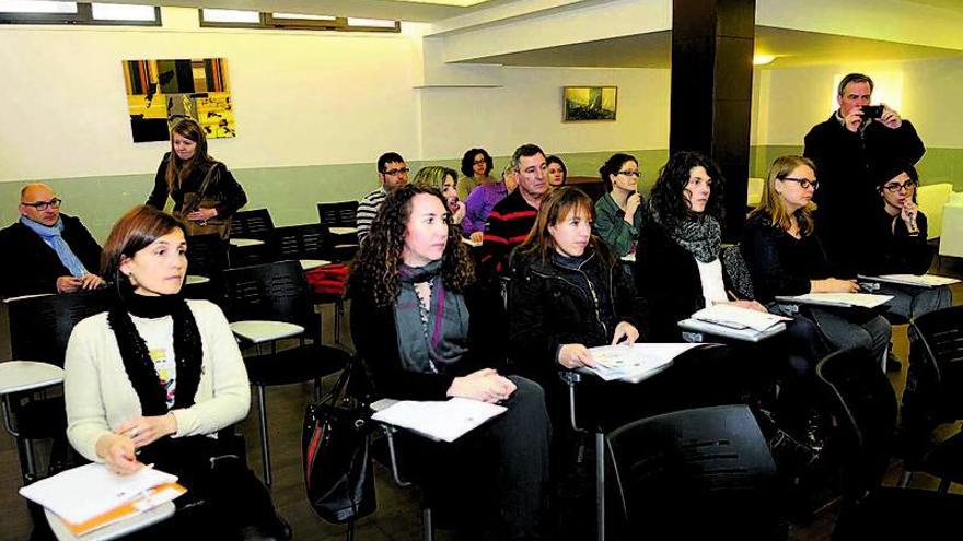 Asistentes a una reunión de la Mesa para hablar sobre los certificados &quot;Q de Calidade&quot;.