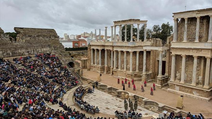 El teatro recibe a su cantera