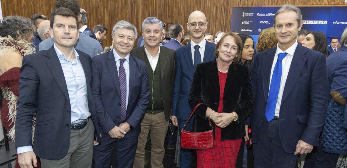 El gerente de IMED Elche, Francisco Ripoll; el dtor de Relaciones Institucionales IMED Elche, Enrique Ibáñez; José Antonio Rodríguez, dtor médico Hospital de Elda; Francisco Canals, gerente Hospital de Elda; Nieves Díaz, jefa de Oncología del Hospital Sant Joan, y Juan Antonio Marqués, gerente de Sant Joan.