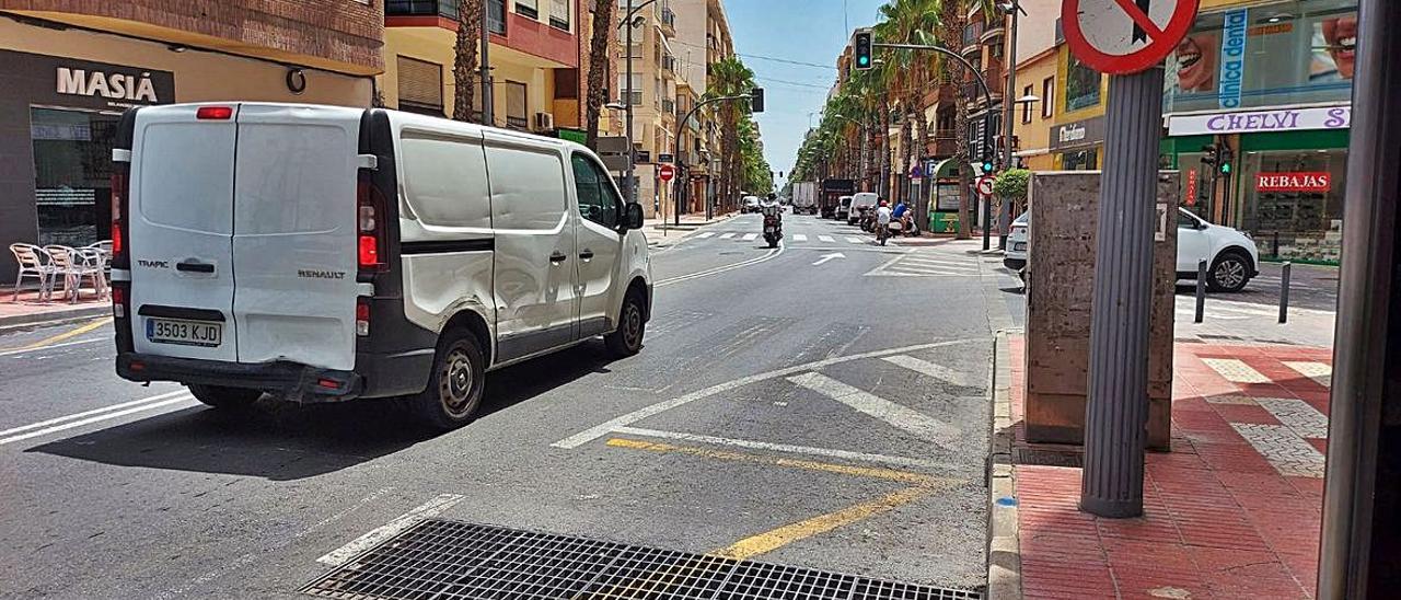 Ancha de Castelar es el punto neurálgico del municipio, que se partiría en dos con el paso del tranvía. | INFORMACIÓN