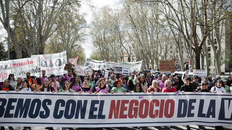 El Congreso insta al Gobierno a derogar la suspensión de los desahucios y tumba un impuesto a la reventa de casas