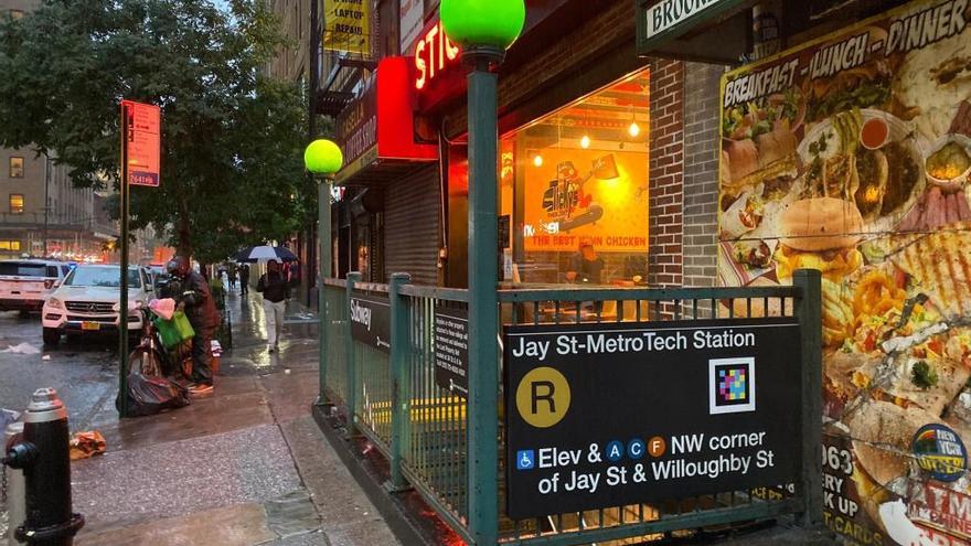 El metro de Nueva York guía a las personas con diversidad visual con tecnología de la UA