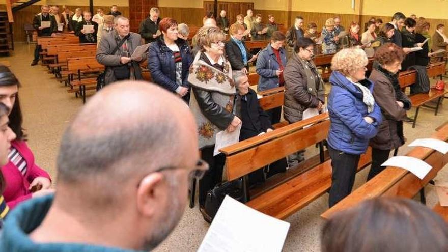 Ofrenda floral y misa por García Laviana