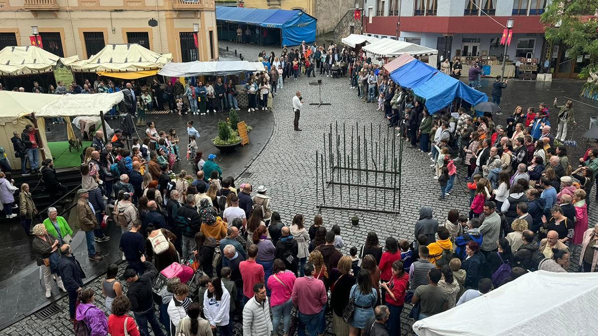 La villa se transforma en un escenario medieval que atrae cada año a miles de personas