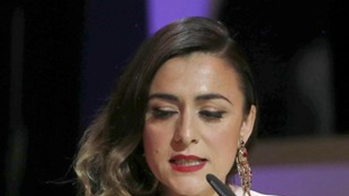 La actriz Candela Peña, mientras pronuncia su discurso.