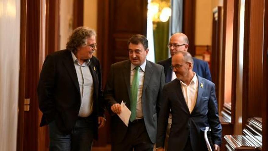 El PDeCat retira una moció sobre el diàleg pactada amb el PSOE en abstenir-se ERC