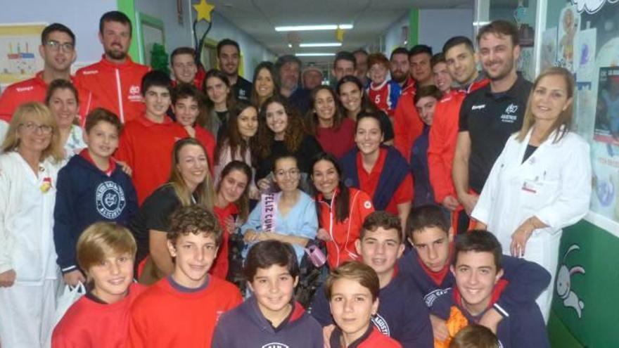 Agustinos reparte regalos en el Hospital de Sant Joan