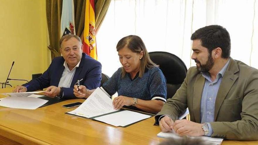 A Laracha y la Xunta firman el acuerdo para mejorar la depuradora