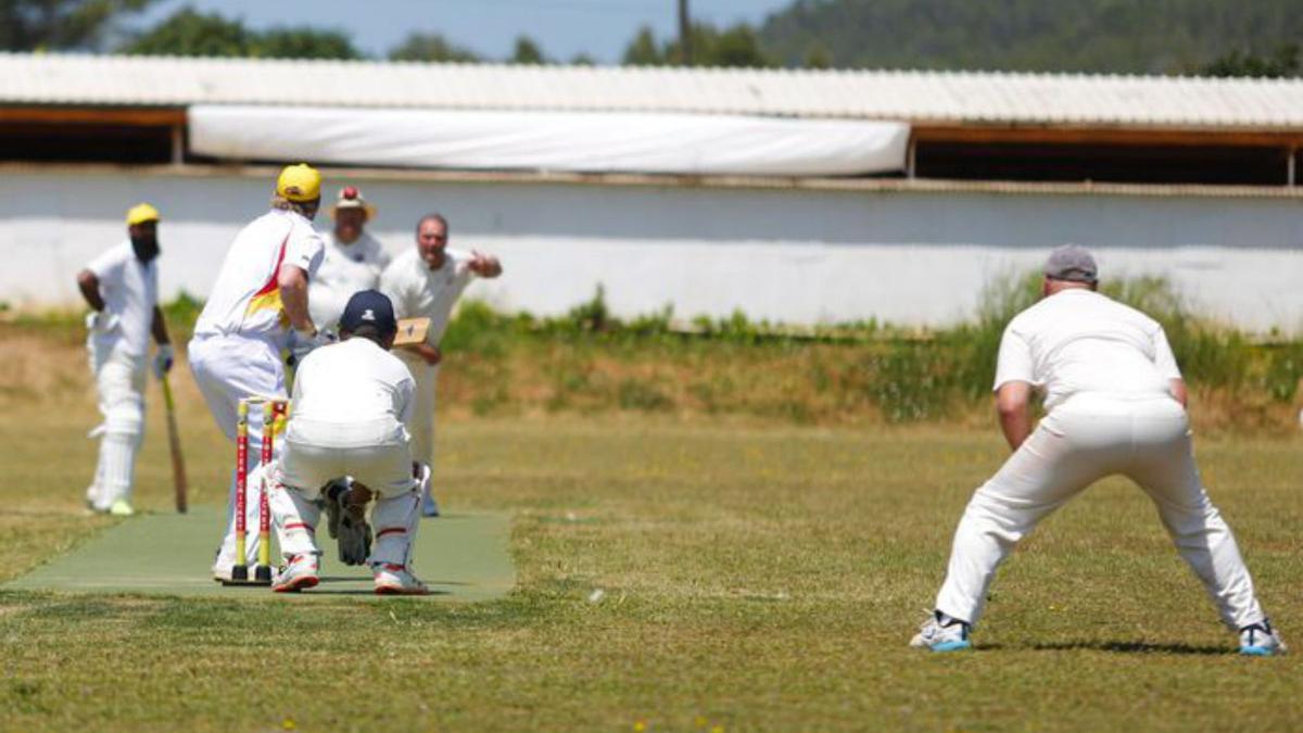 Ibiza reina en el cricket de Balears