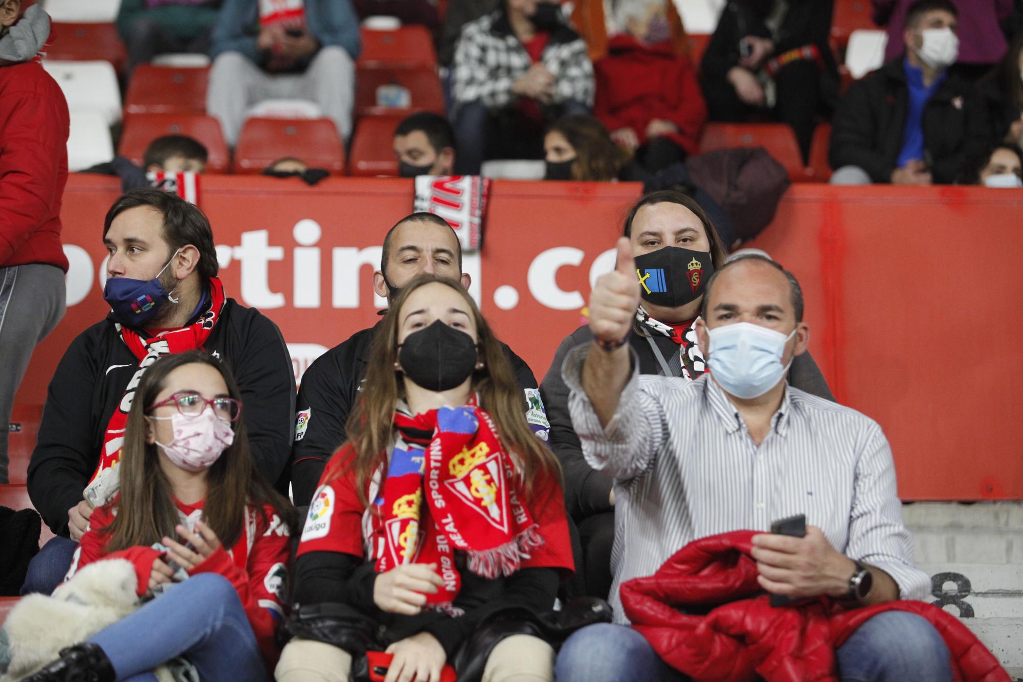 El partido entre el Sporting y la Real Sociedad B, en imágenes