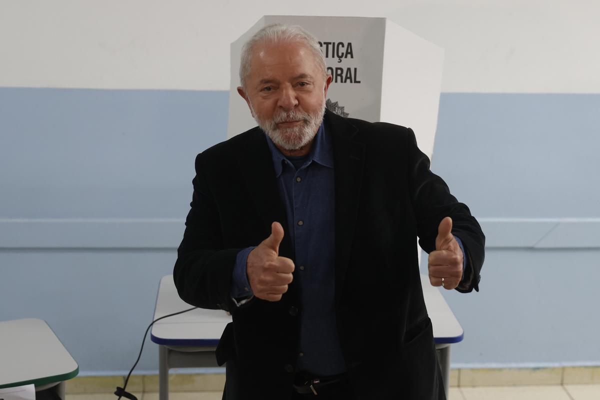 Lula da Silva vota en Sao Bernardo do Campo y llama a acabar con el odio