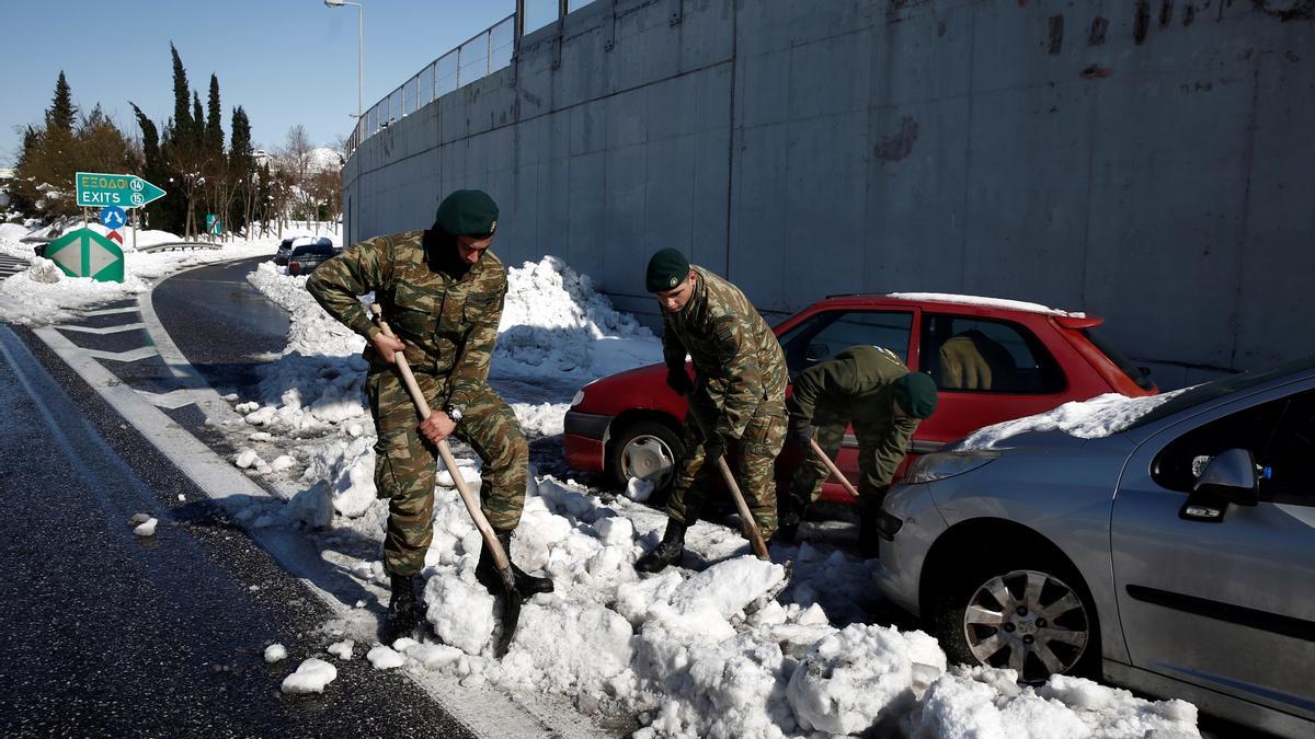 Grecia, bajo la nieve dejada por el temporal Elpis.