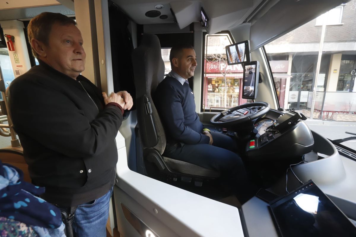 El bus autónomo transporta sus primeros pasajeros en Zaragoza