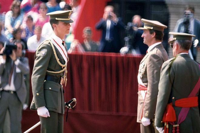 El entonces príncipe de Asturias junto a su padre en Zaragoza en 1986