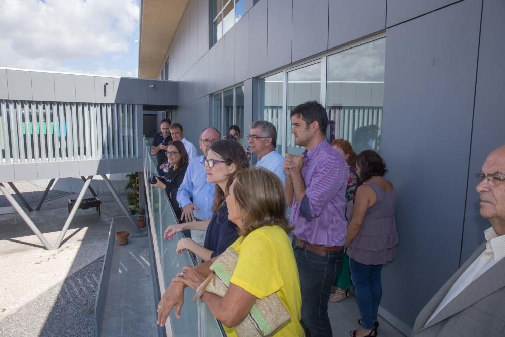 Visita de Mónica Oltra a la residencia de Apsa