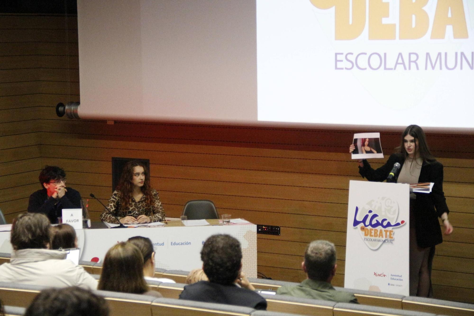 La semifinal de la Liga de Debate Escolar Municipal de Gijón, en imágenes