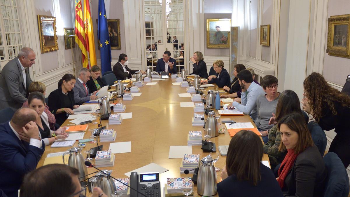 Junta de síndicas celebrada hoy en las Cortes Valencianas.