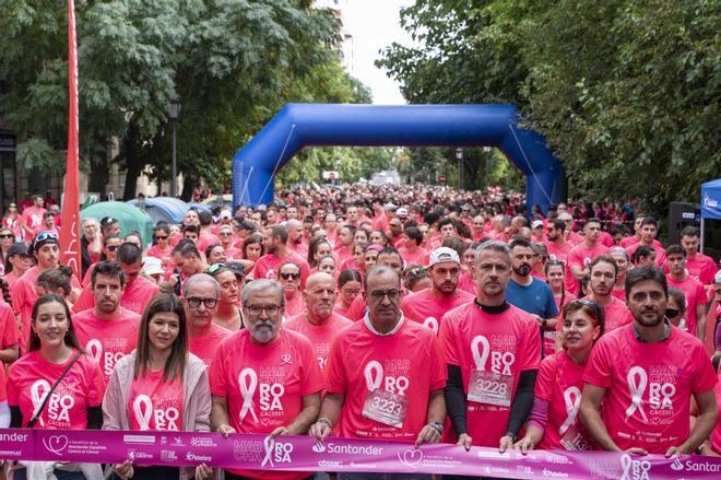 Así ha sido la marcha rosa de Cáceres en imágenes: la ciudad se vuelca con el cáncer de mama