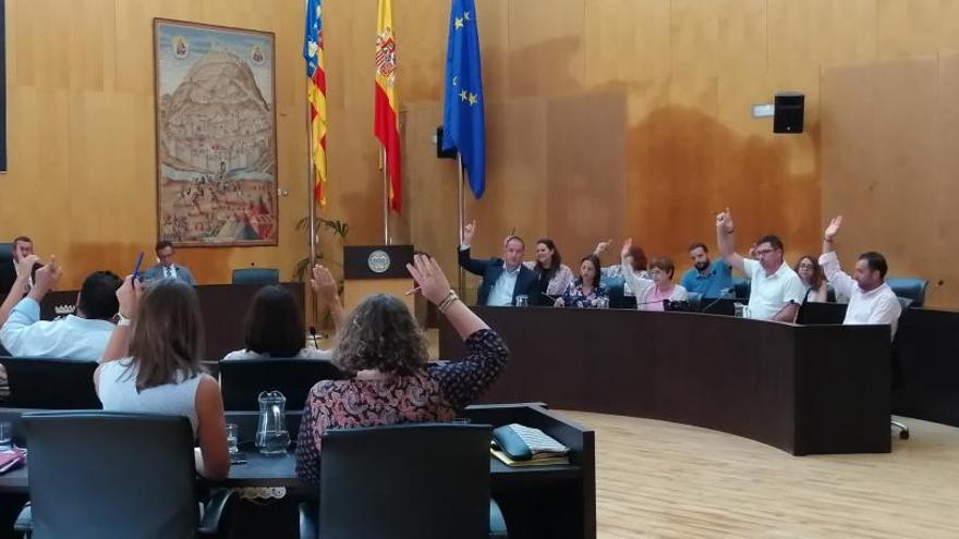 El pleno aprueba acondicionar la estación de autobuses y pasar la factura al concesionario