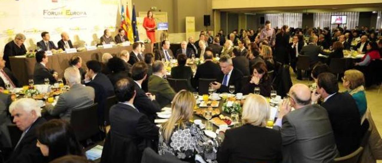 La alcaldesa Mercedes Alonso enumeró, de forma sucinta, su gestión ante un auditorio de 360 personas en la conferencia organizada por Nueva Economía Fórum.