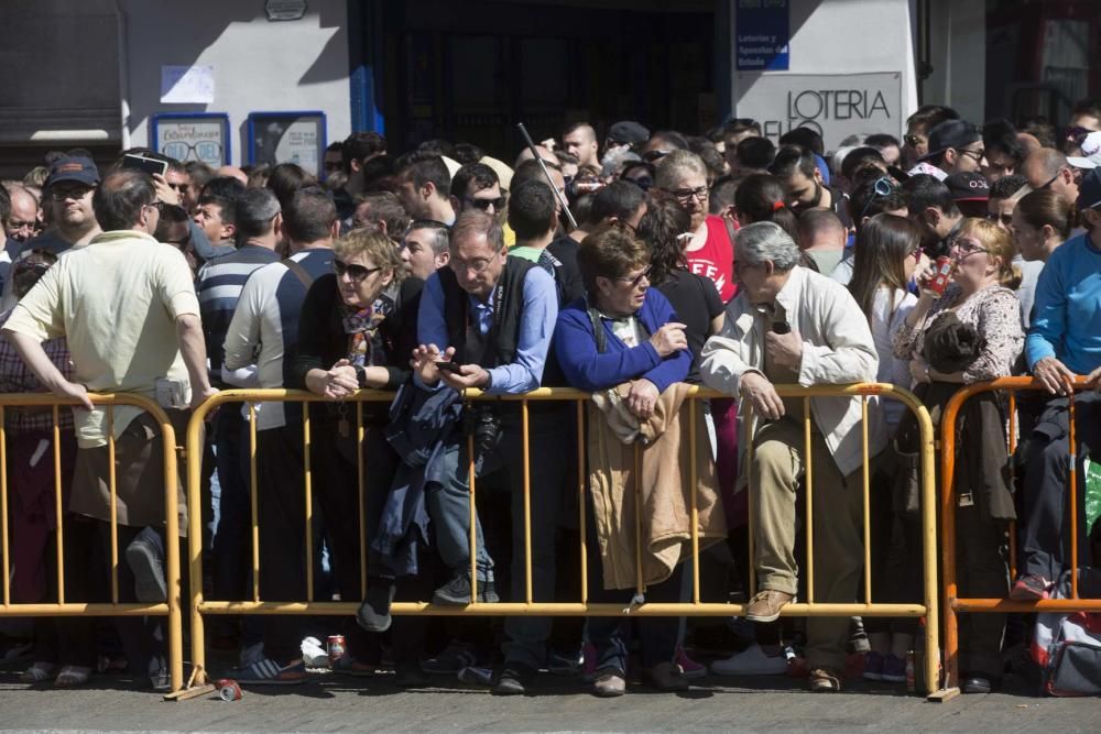 Búscate en la mascletà del 8 de marzo