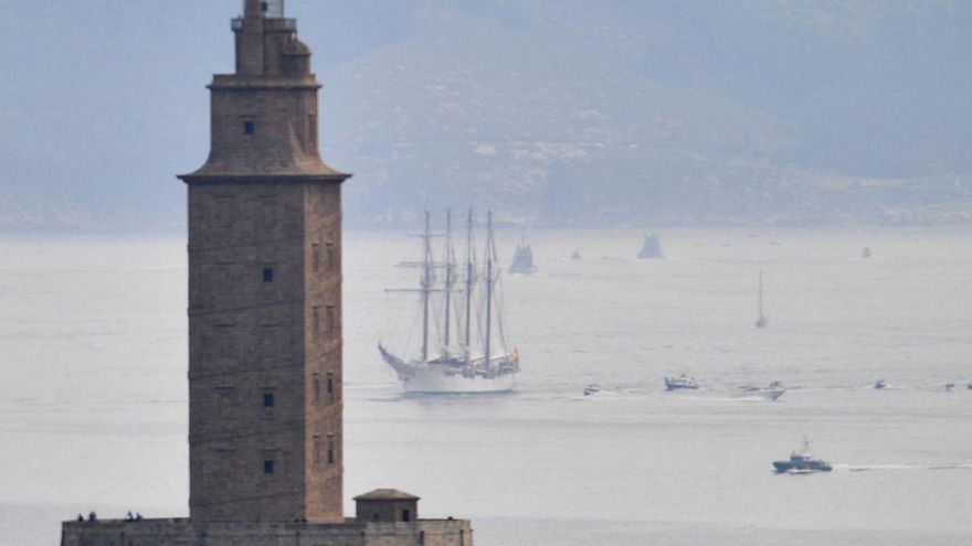 El ‘Elcano’ rinde homenaje a la expedición de 1525