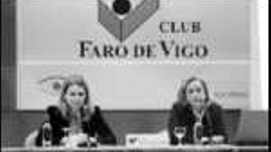 María Luisa Ferrerós fue presentada por su colega, la psicóloga Teba Gúrpide. / J. lores