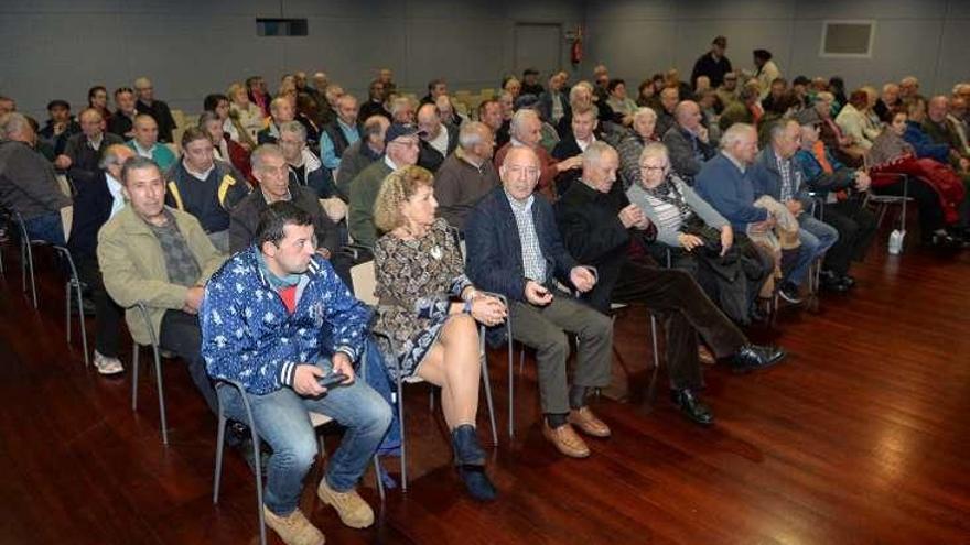 Asistentes a la asamblea de los retornados. // Noé Parga