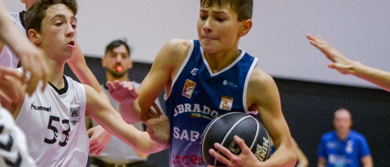 Yago Rey, en una acción del partido disputado en Valencia contra el Bilbao Basket. |  // FDV