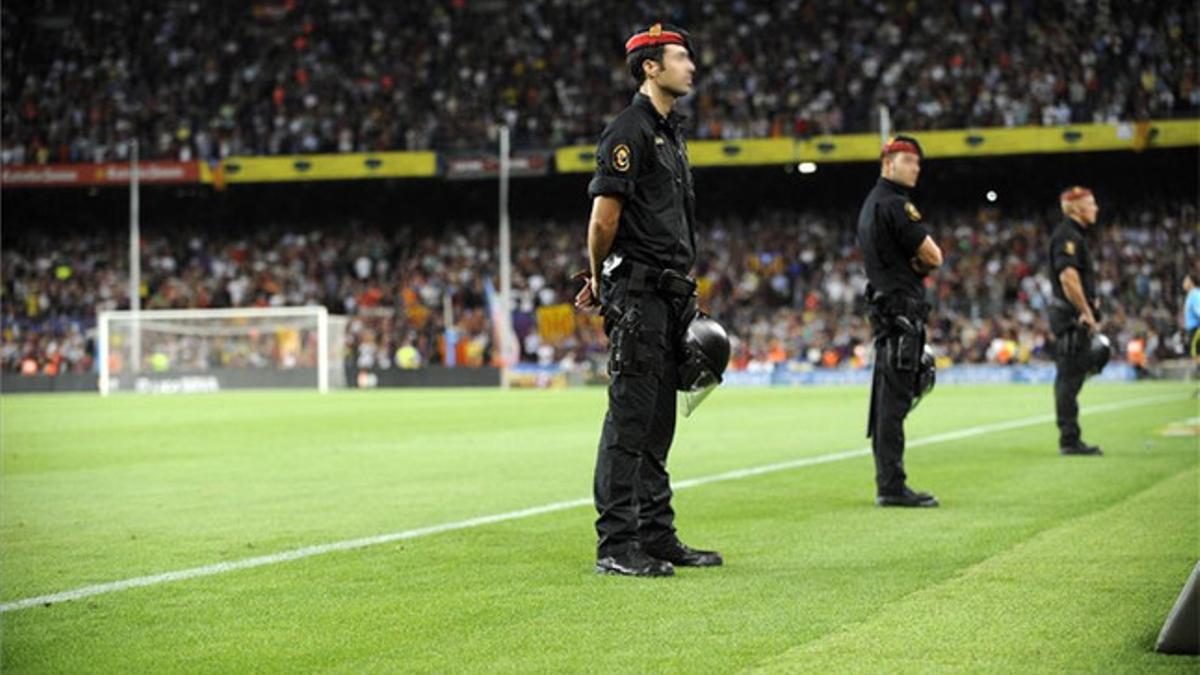 Mossos d'Esquadra desplegados en el Camp Nou