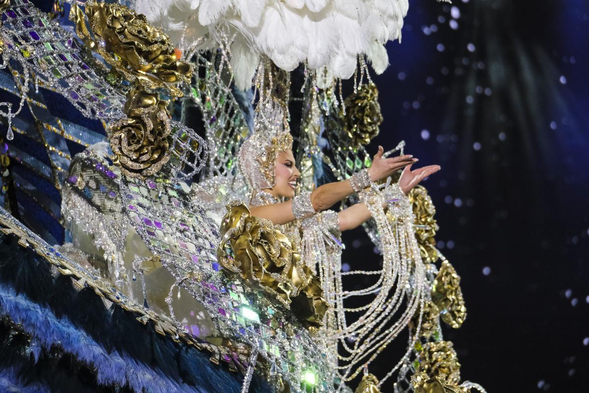 Carla Benítez González, presentada por Capross 2004 S.L., ganó un diseño de Kevin Rodríguez González: «Historia»