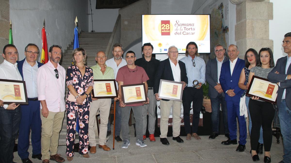 Galardonados y autoridades, esta noche, en el Palacio de Carvajal.