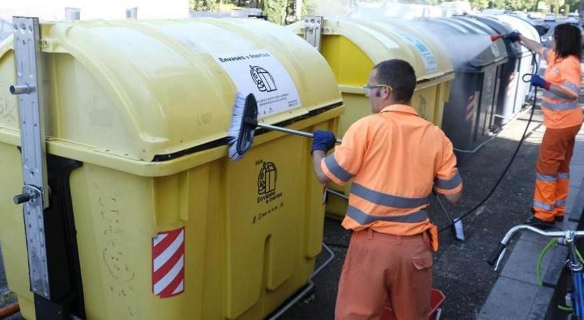 El comité de Sadeco anuncia movilizaciones contra la privatización de la limpieza de contenedores