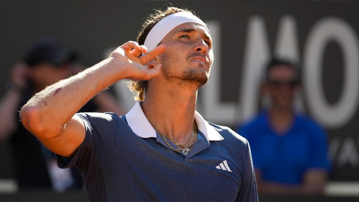 Alexander Zverev, después de ganar el segundo set ante Alejandro Tabilo