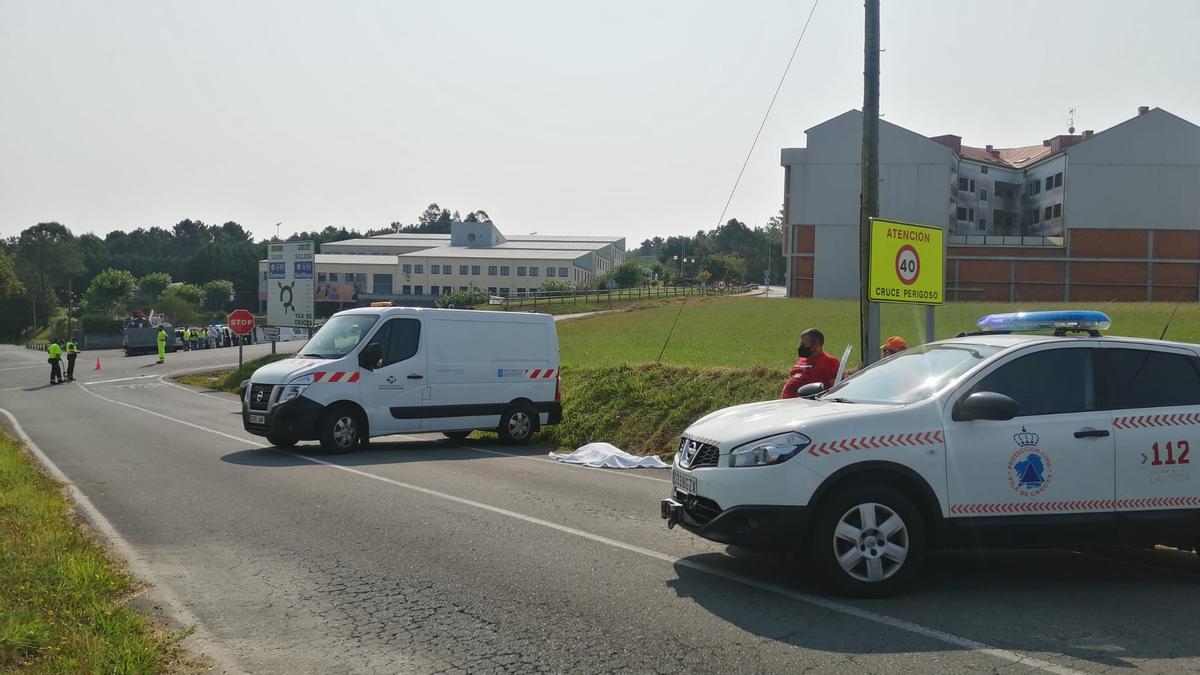 El accidente mortal tuvo lugar en el cruce que lleva al tanatorio.//Bernabé/Javier Lalín