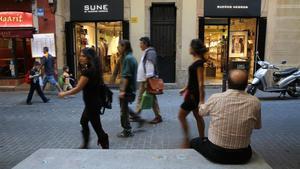 Ambiente y comercios en la calle de Verdi, hace unos años.