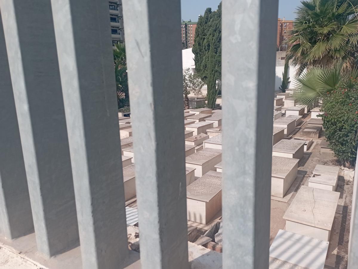 El Cementerio Judío, más protegido tras las obras del parque.