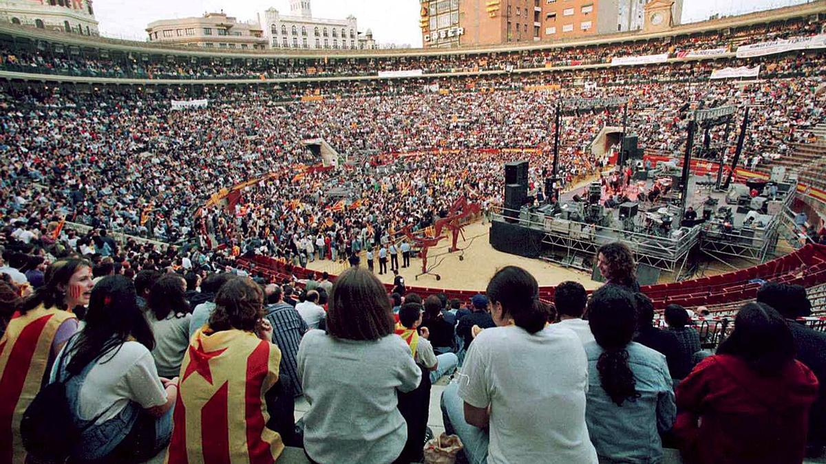 Los conciertos multitudinarios en la plaza de toros han sido una de las principales armas de ACPV