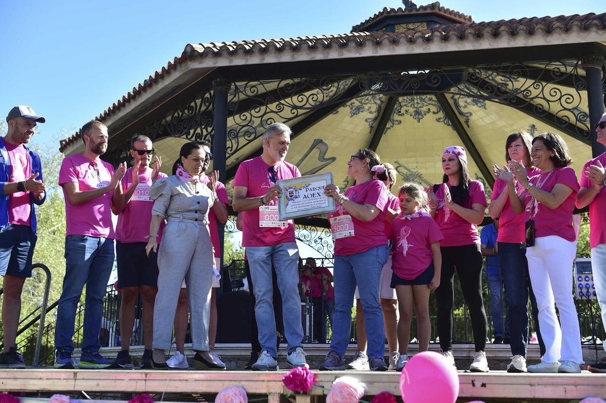 Imágenes de la marcha rosa contra el cáncer de mama en Plasencia