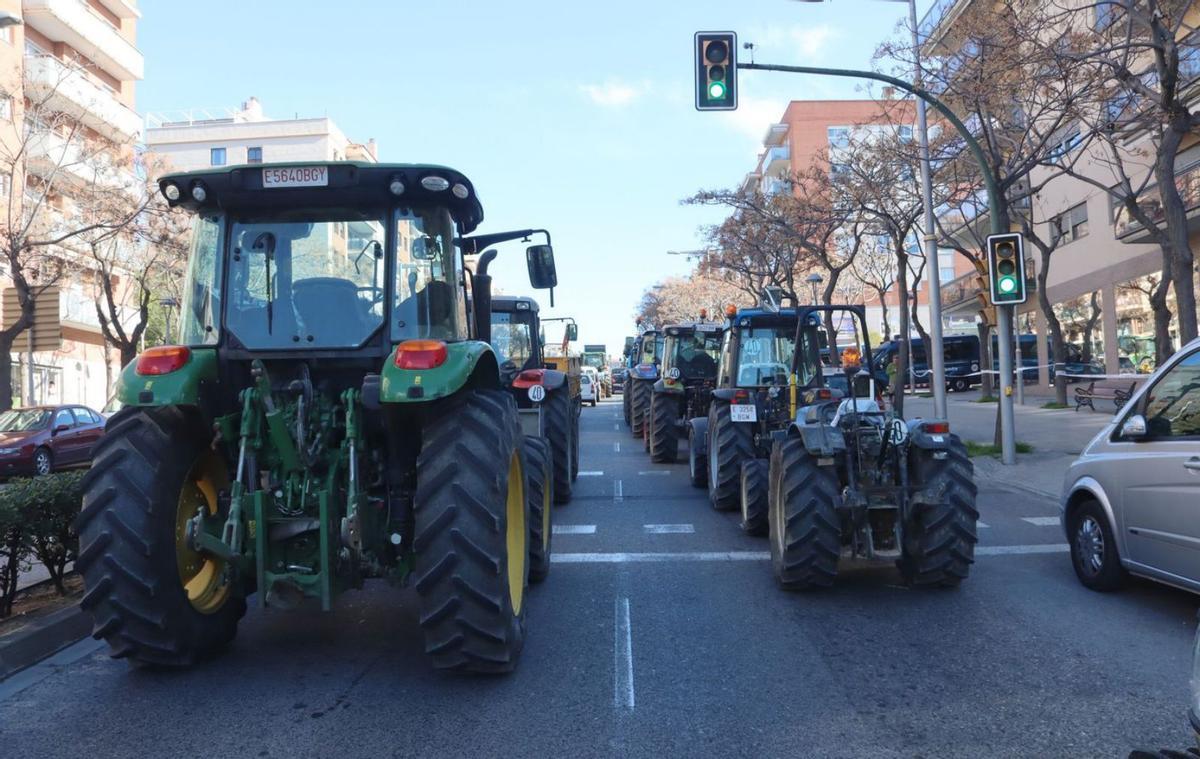 Tractorada ahir a l’Avinguda dels Països Catalans de Tarragona | ACN