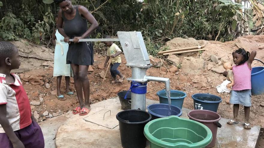 Fundación FADE apoya a más de 300 personas de una localidad rural de Camerún para que accedan a agua potable