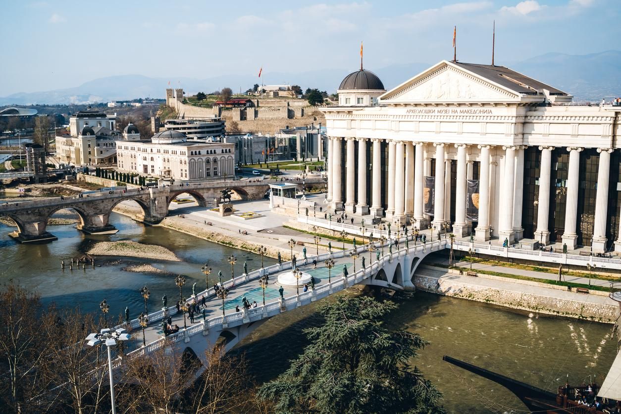 Skopje, o Skopie, es la capital de Macedonia del Norte