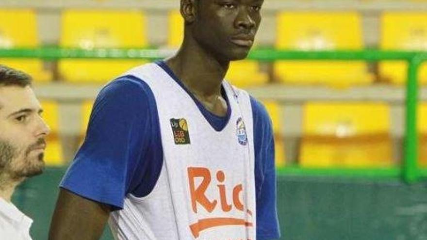 Ablaye Sow, por ahora, sólo entrena con el Ourense.