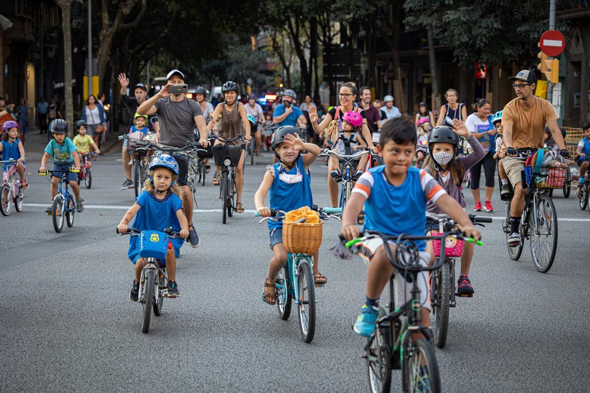 El Bicibús de l’Eixample s’atreveix ara amb el carrer d’Aragó