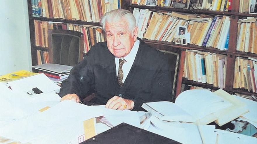 Muñoz Cortés, Pigmalión universitario